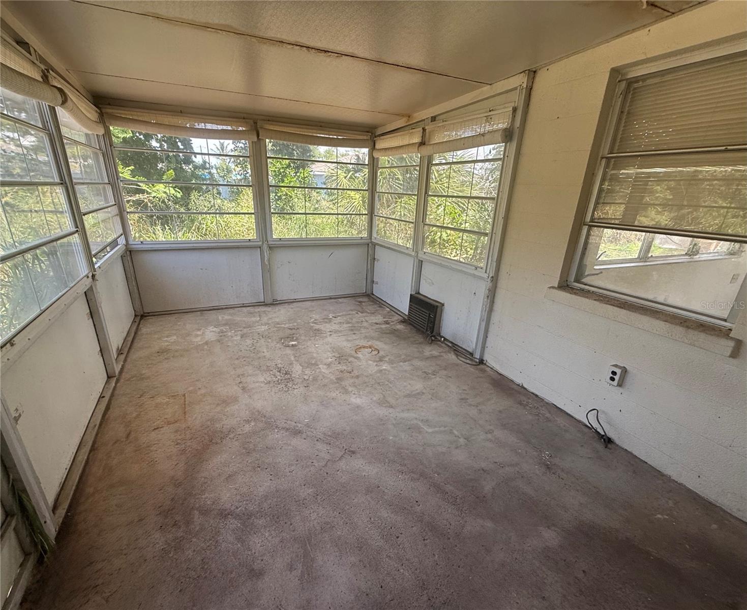 Image 13 of 17 For 1456 Royal Road