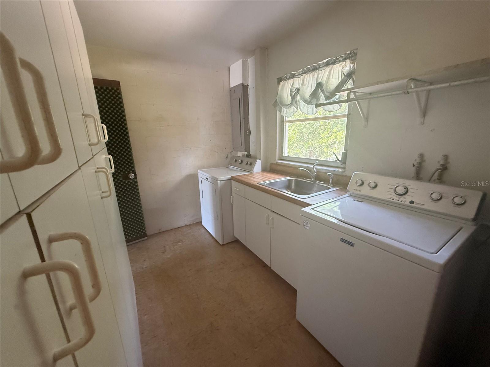 Image 15 of 17 For 1456 Royal Road