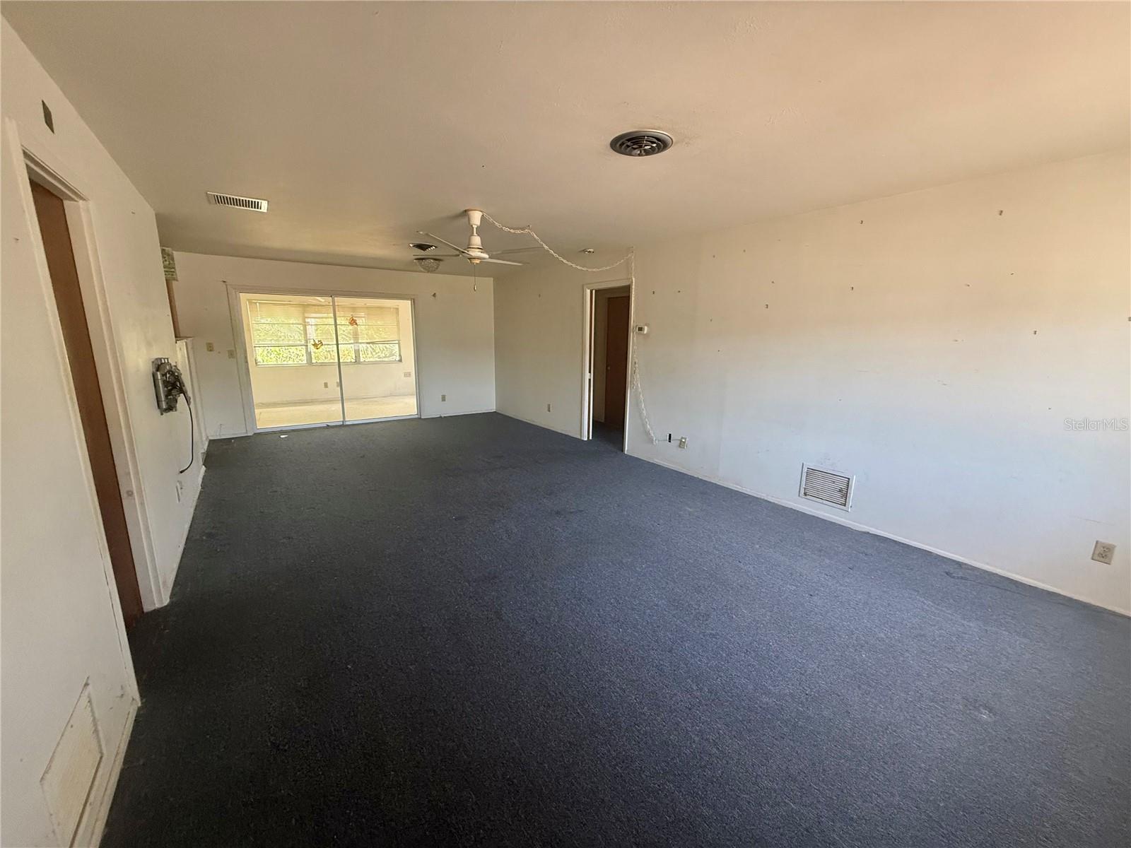 Image 3 of 17 For 1456 Royal Road