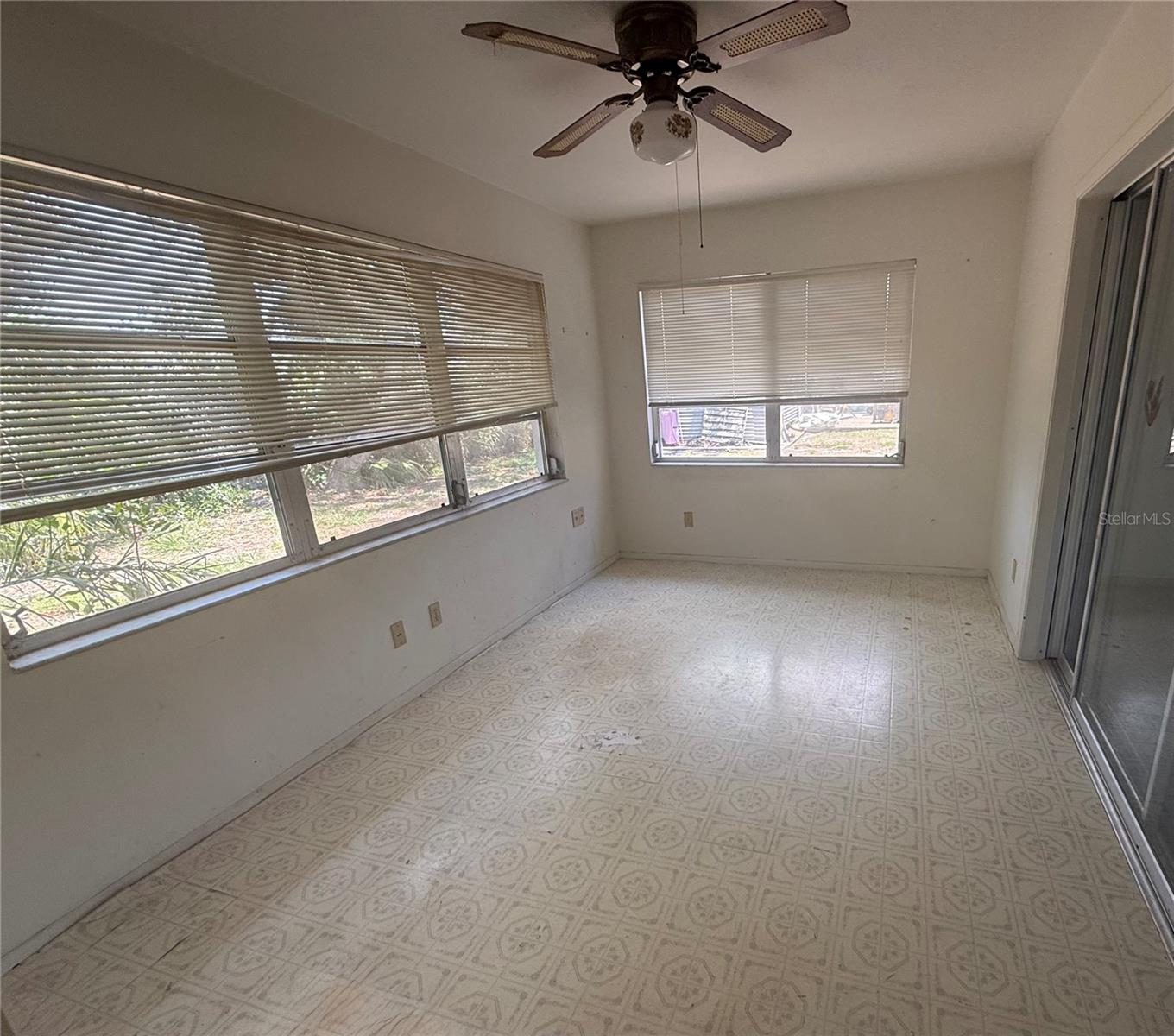 Image 7 of 17 For 1456 Royal Road