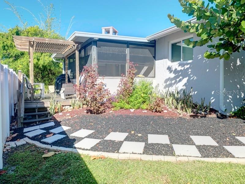 Image 16 of 21 For 323 Dolphin Parkway