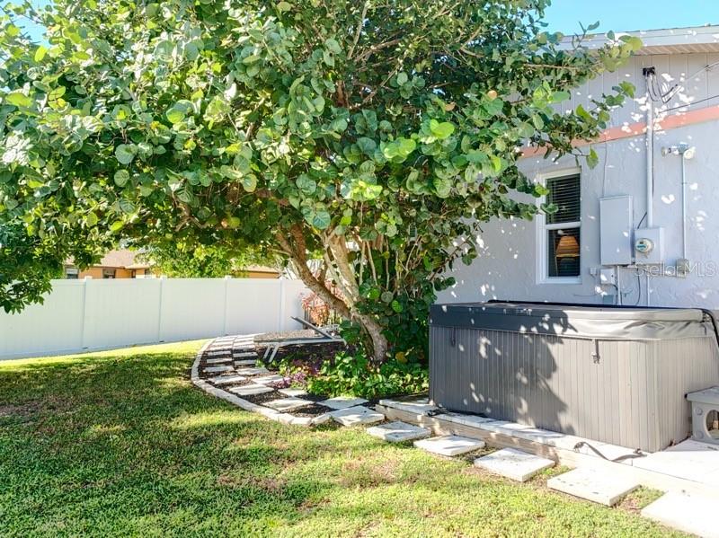 Image 18 of 21 For 323 Dolphin Parkway