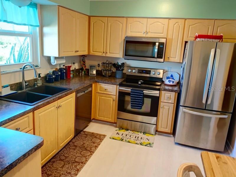 Image 5 of 21 For 323 Dolphin Parkway