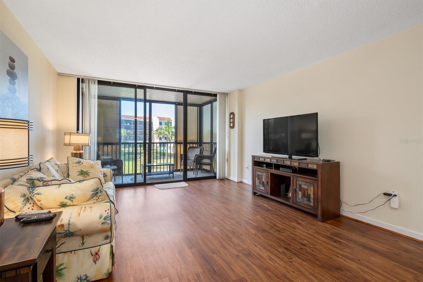 Image 11 of 50 For 25188 Marion Avenue A108