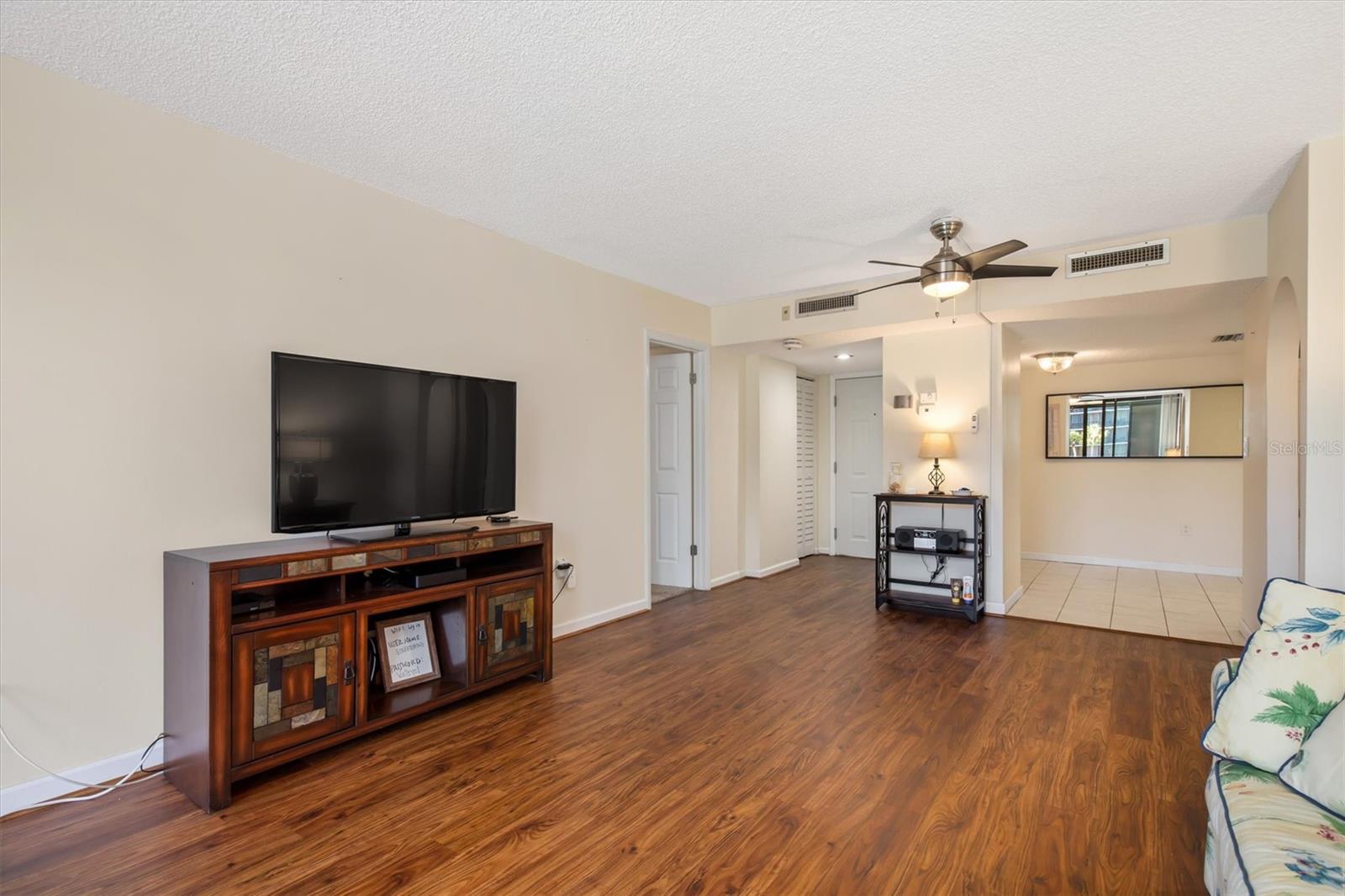 Image 5 of 50 For 25188 Marion Avenue A108