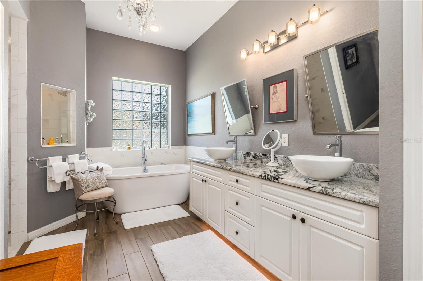 Image 22 of 44 For 3999 January Avenue