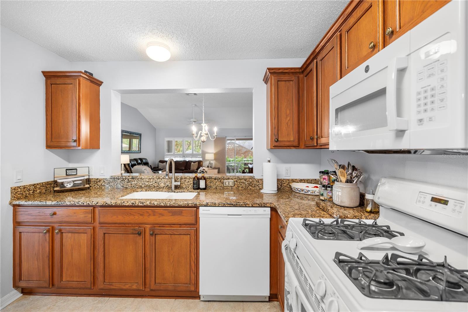 Image 12 of 37 For 121 Costa Mesa Drive