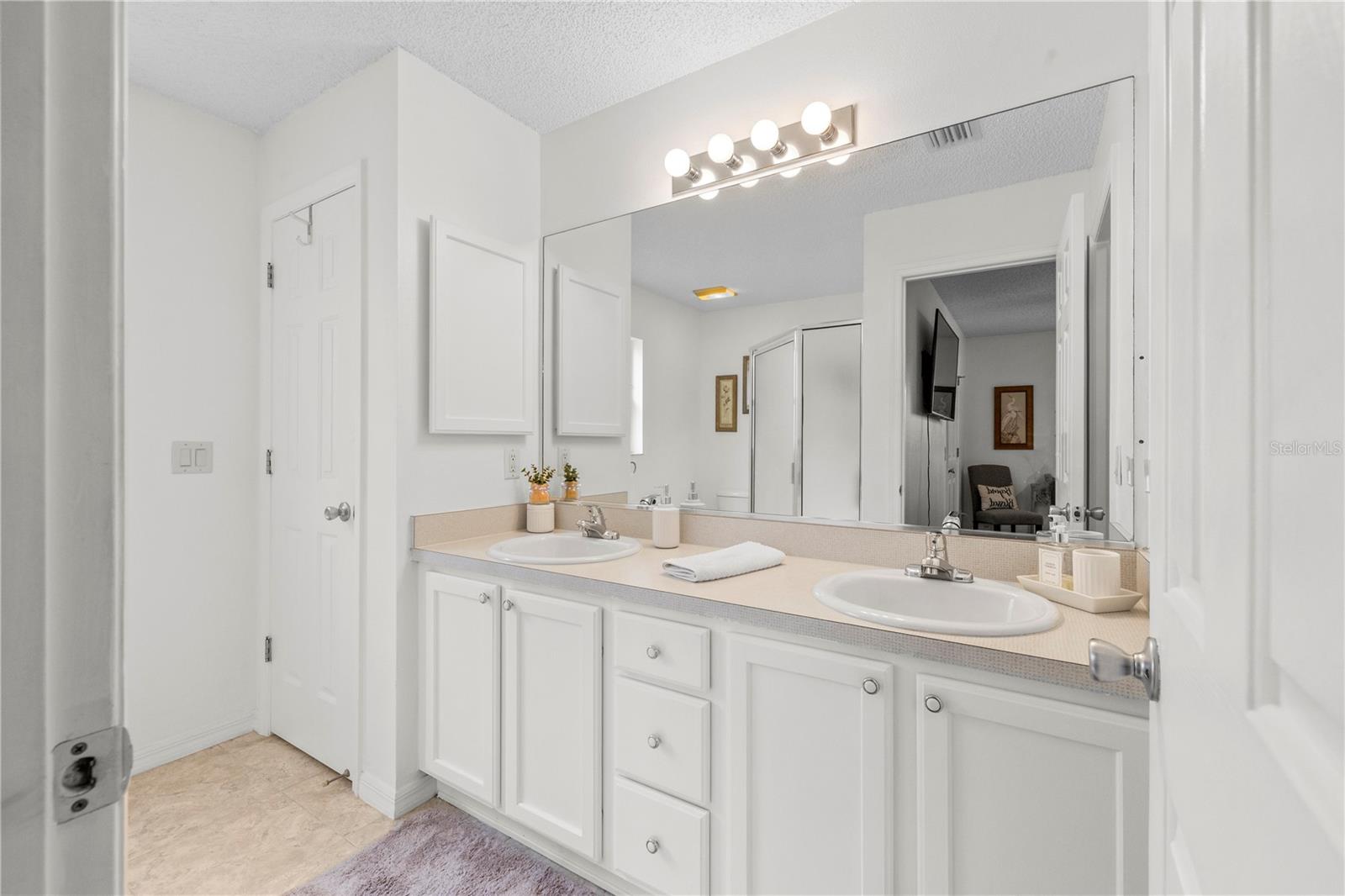 Image 22 of 37 For 121 Costa Mesa Drive