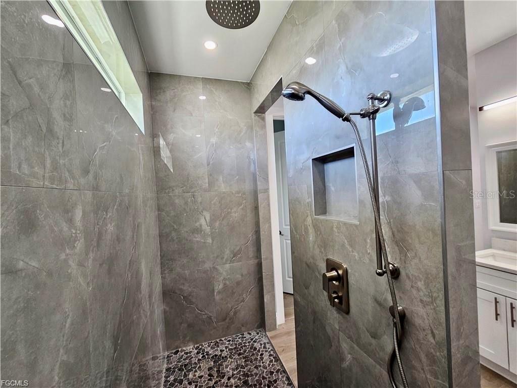 Image 24 of 48 For 1425 1st Street