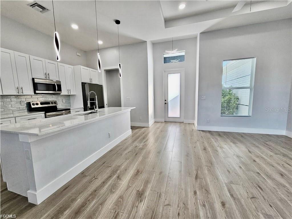 Image 3 of 48 For 1425 1st Street