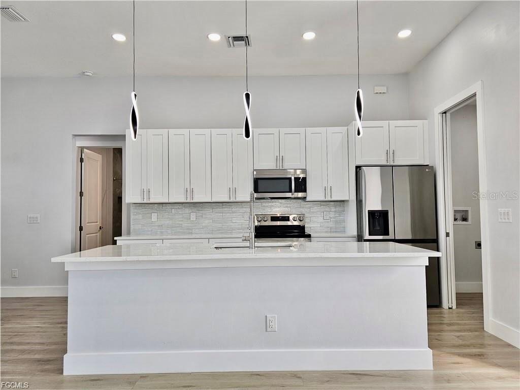 Image 8 of 48 For 1425 1st Street