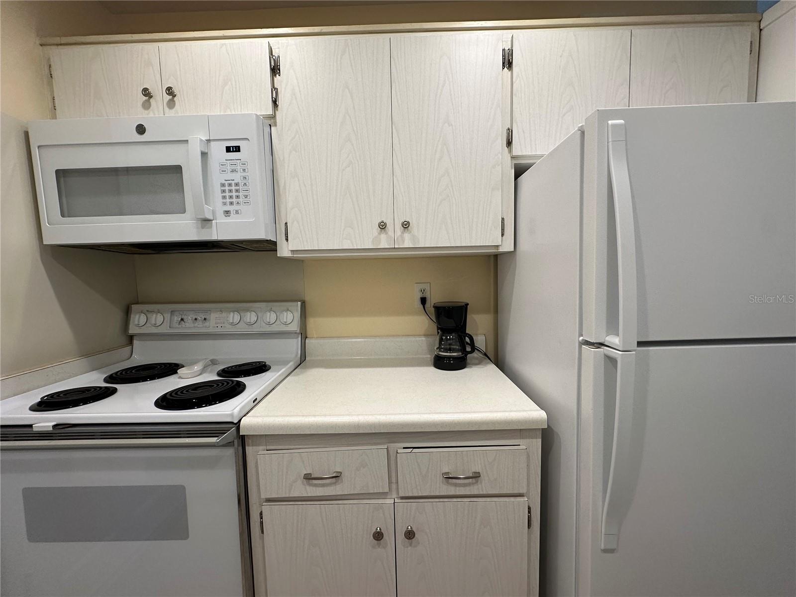 Image 10 of 32 For 200 The Esplanade N B10