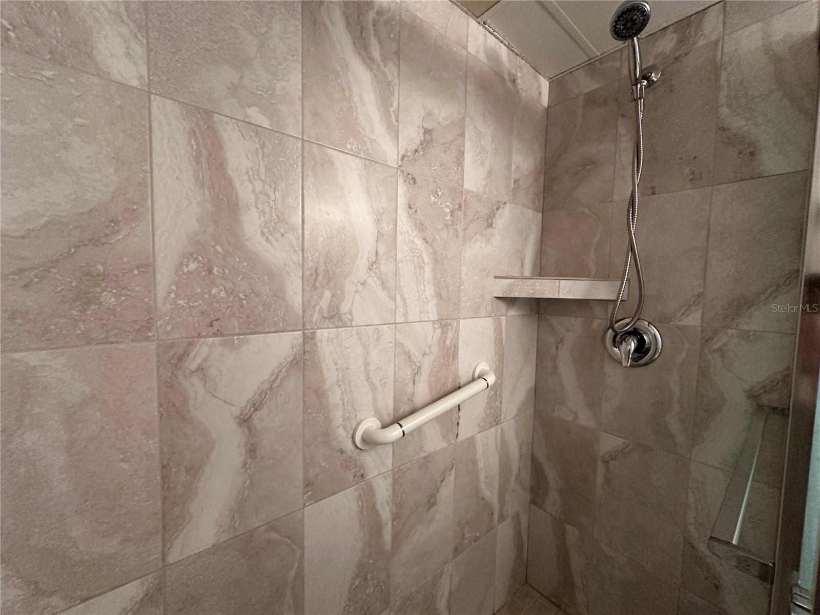 Image 18 of 32 For 200 The Esplanade N B10