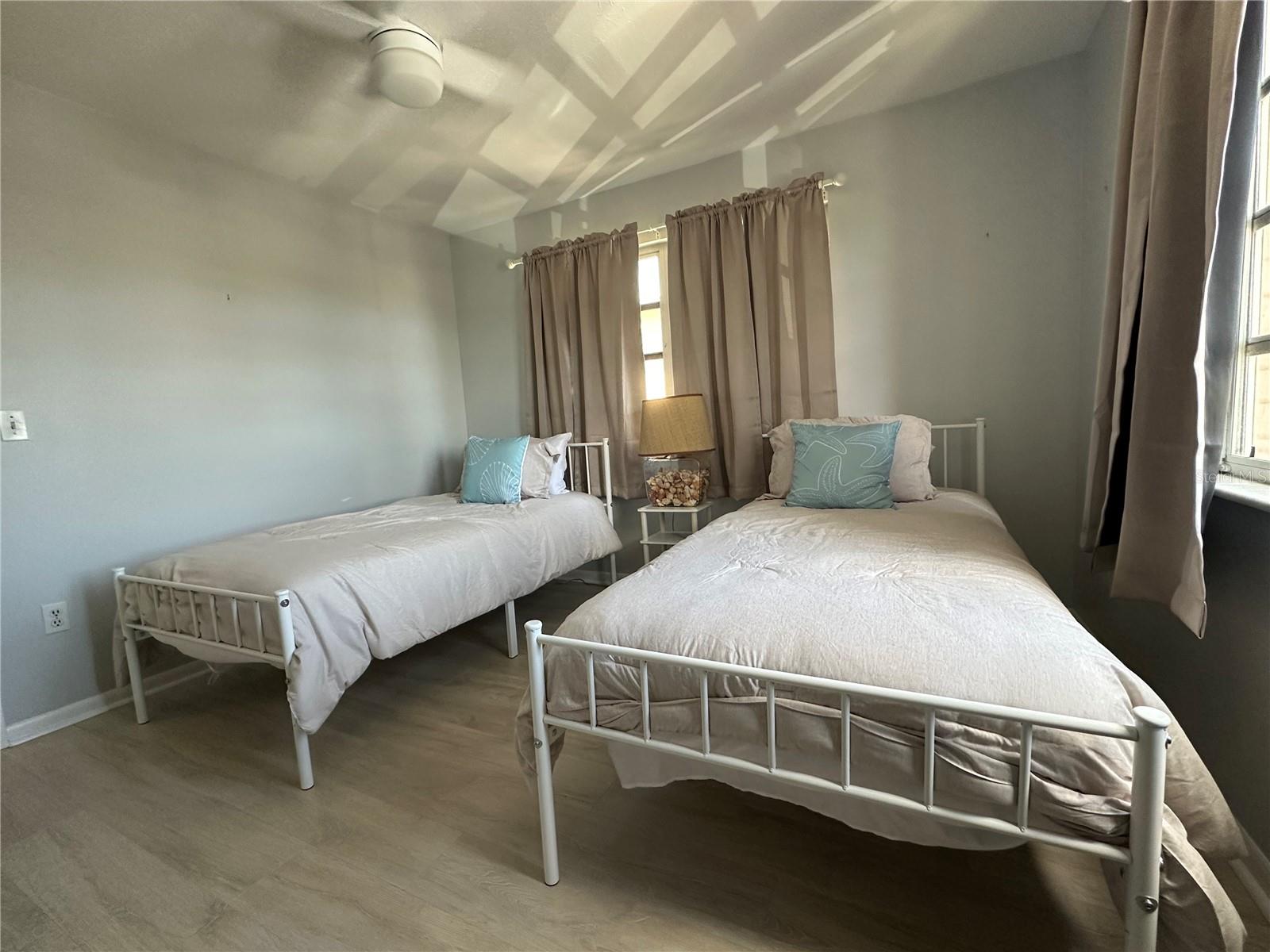 Image 21 of 32 For 200 The Esplanade N B10