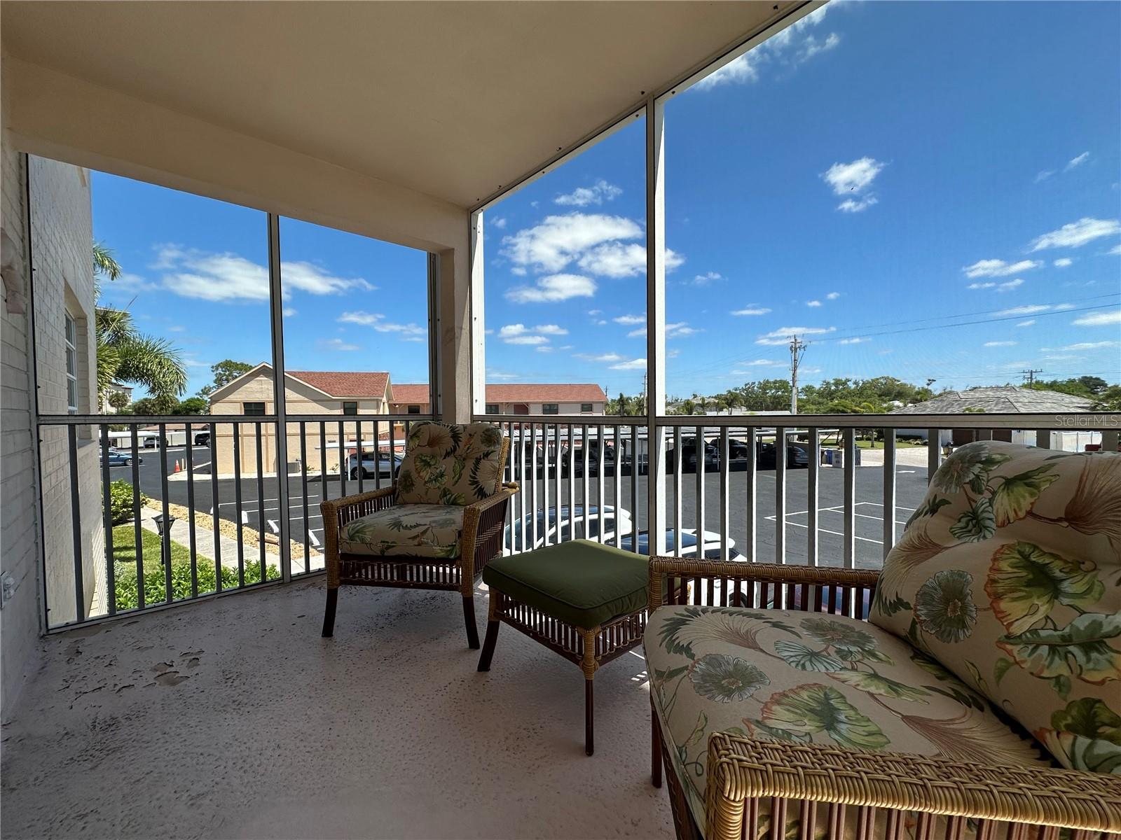 Image 25 of 32 For 200 The Esplanade N B10