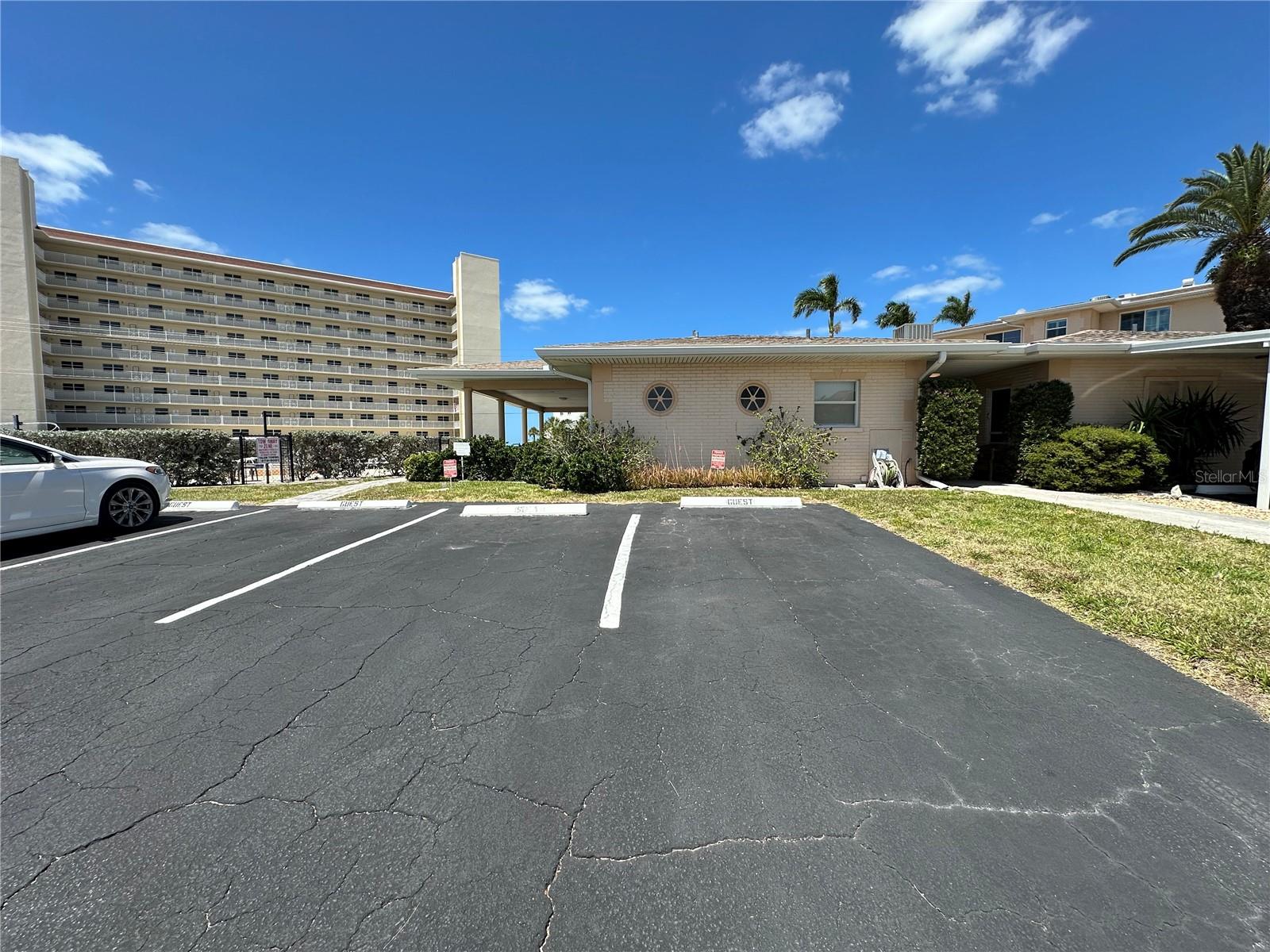 Image 26 of 32 For 200 The Esplanade N B10