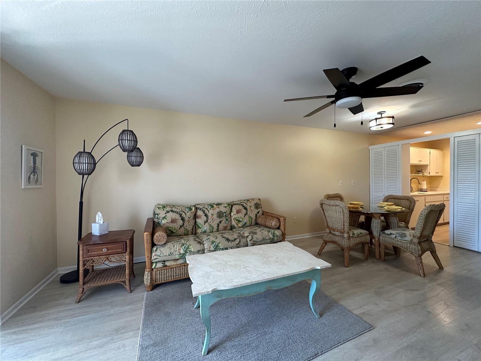 Image 5 of 32 For 200 The Esplanade N B10