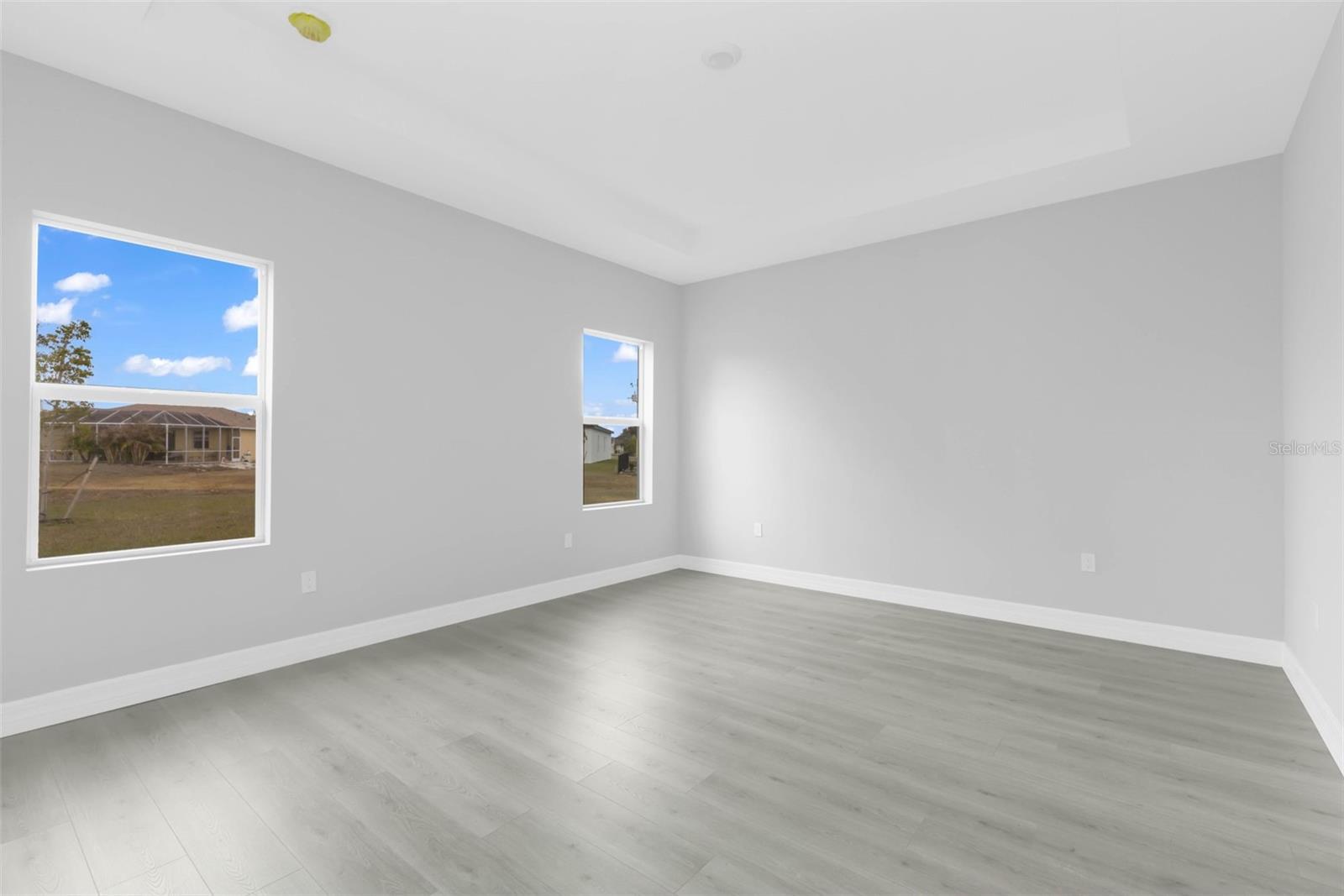 Image 10 of 25 For 405 Loveland Boulevard