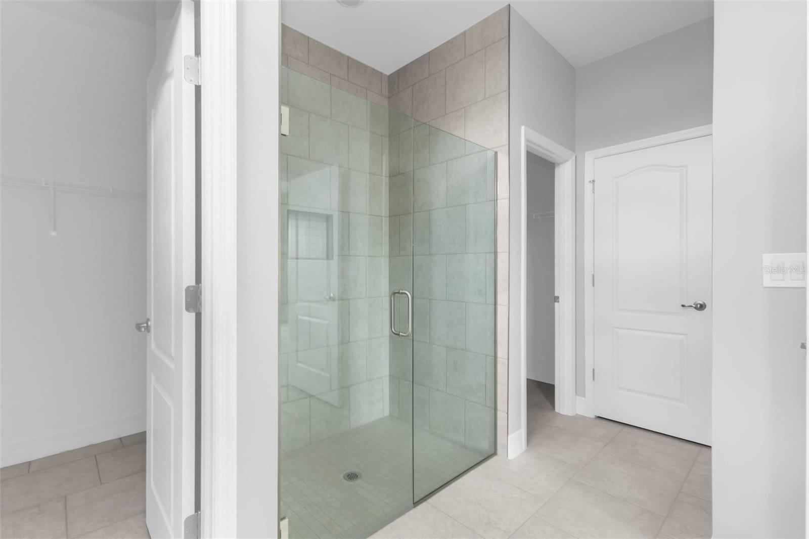 Image 14 of 25 For 405 Loveland Boulevard