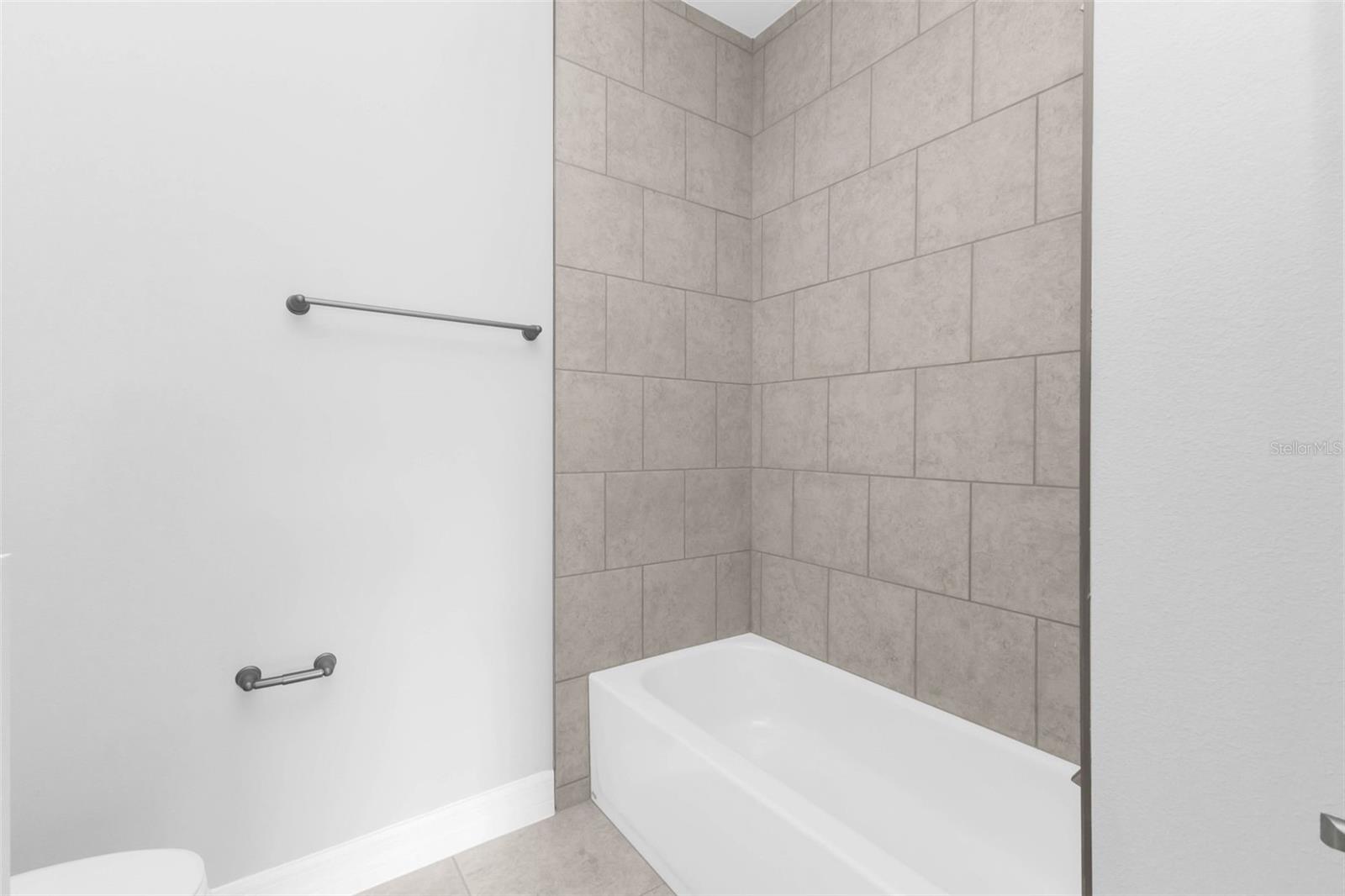 Image 17 of 25 For 405 Loveland Boulevard