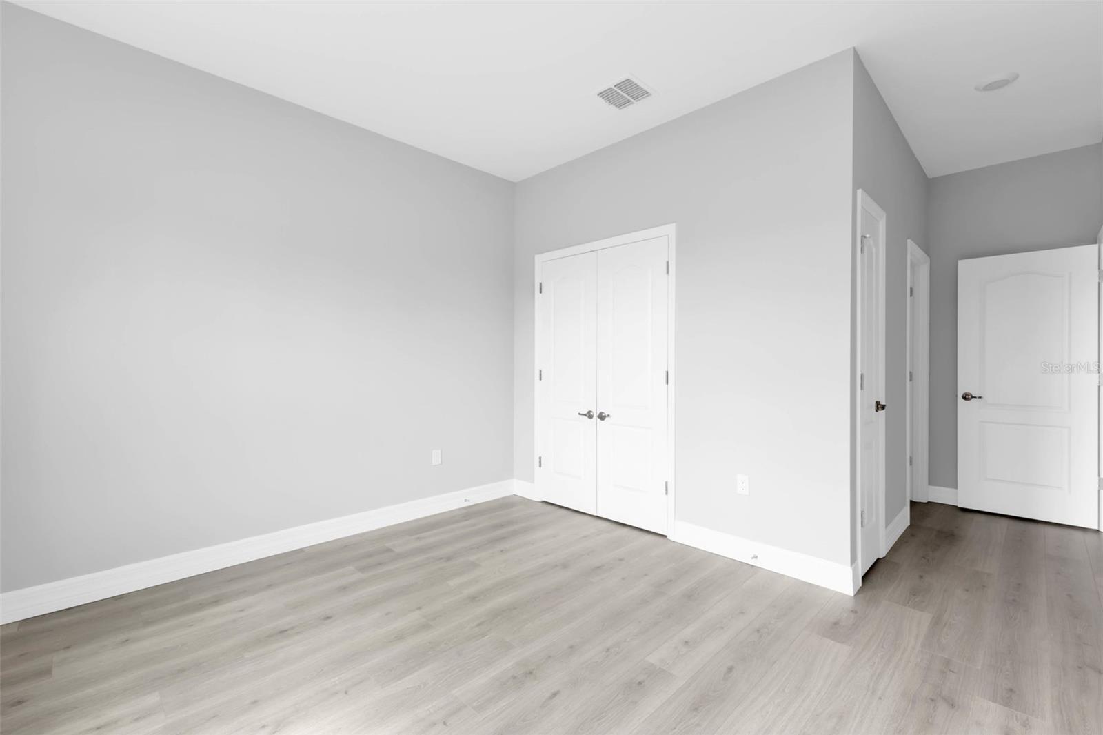 Image 19 of 25 For 405 Loveland Boulevard