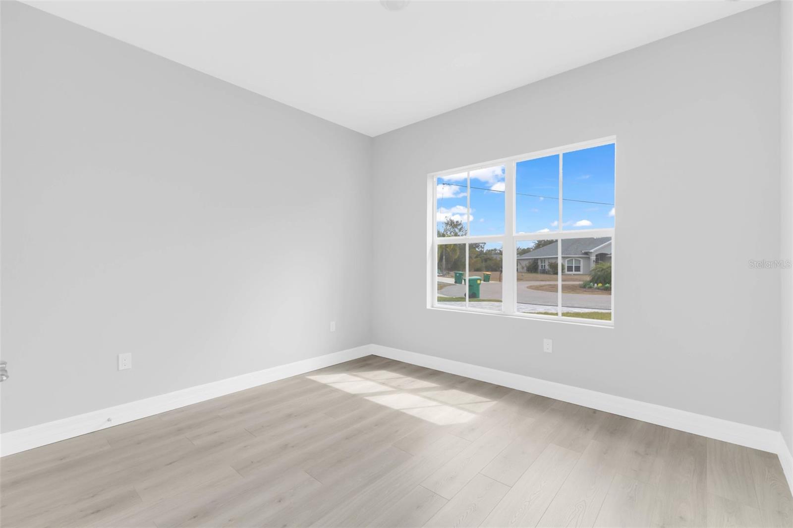 Image 20 of 25 For 405 Loveland Boulevard