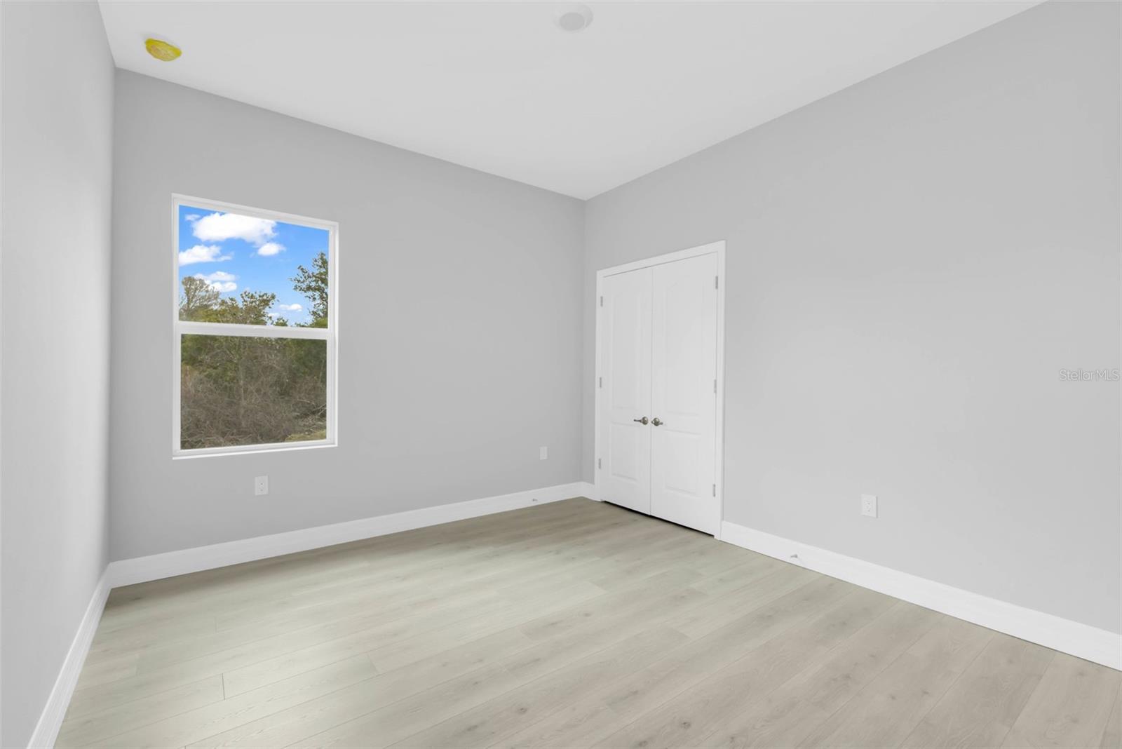 Image 21 of 25 For 405 Loveland Boulevard