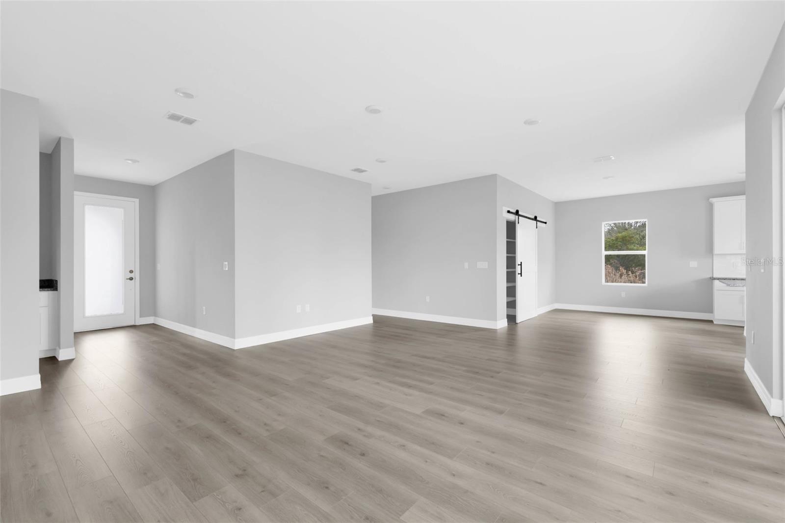 Image 6 of 25 For 405 Loveland Boulevard