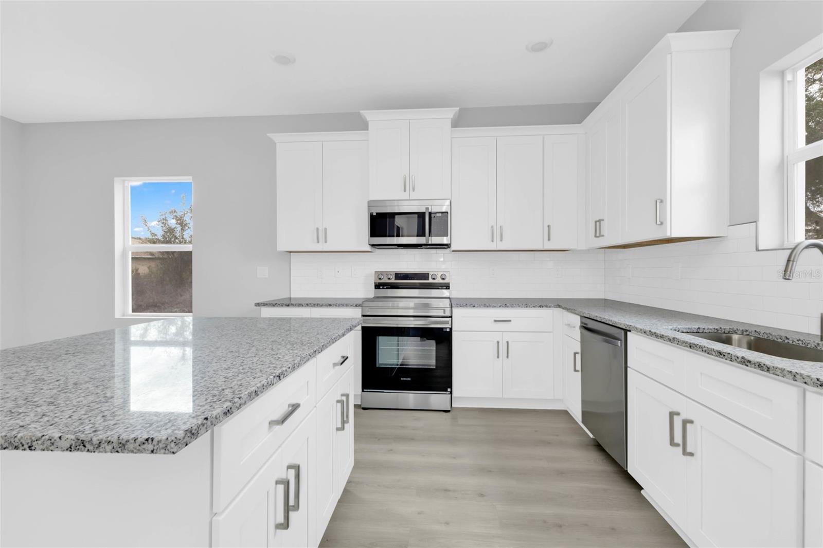 Image 8 of 25 For 405 Loveland Boulevard