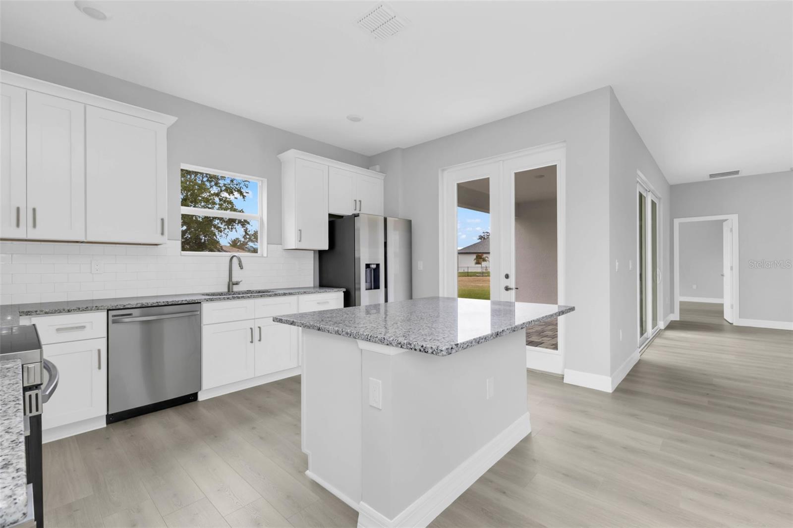 Image 9 of 25 For 405 Loveland Boulevard