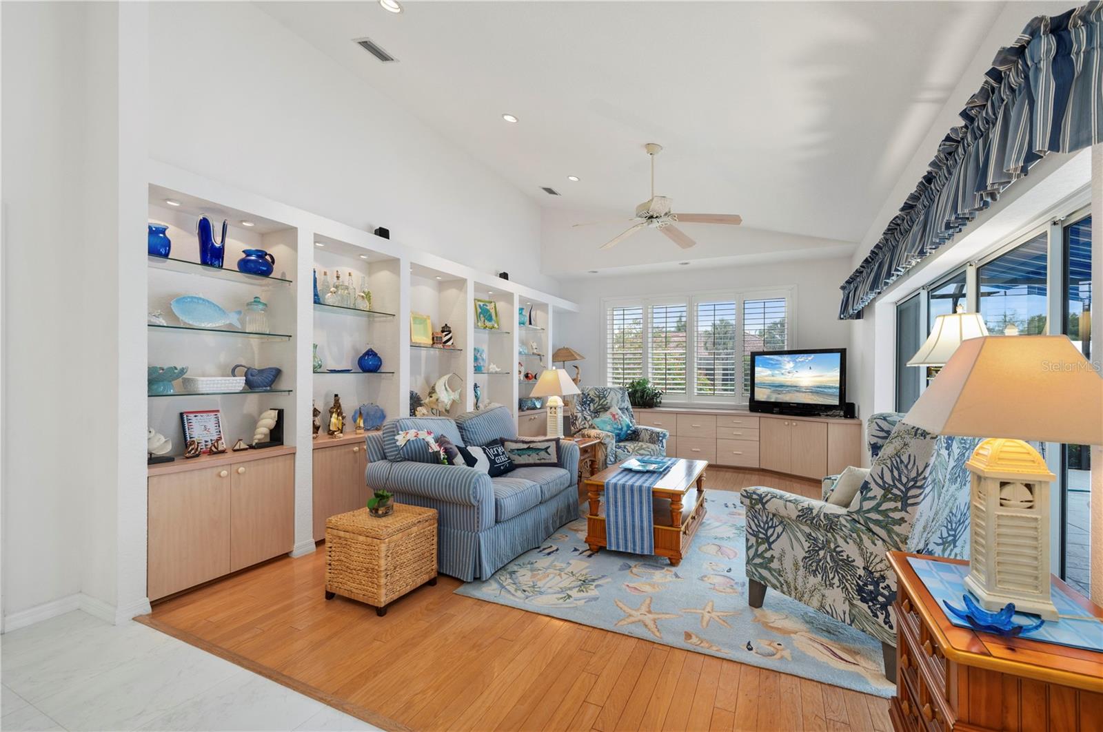 Image 18 of 53 For 5018 Captiva Court