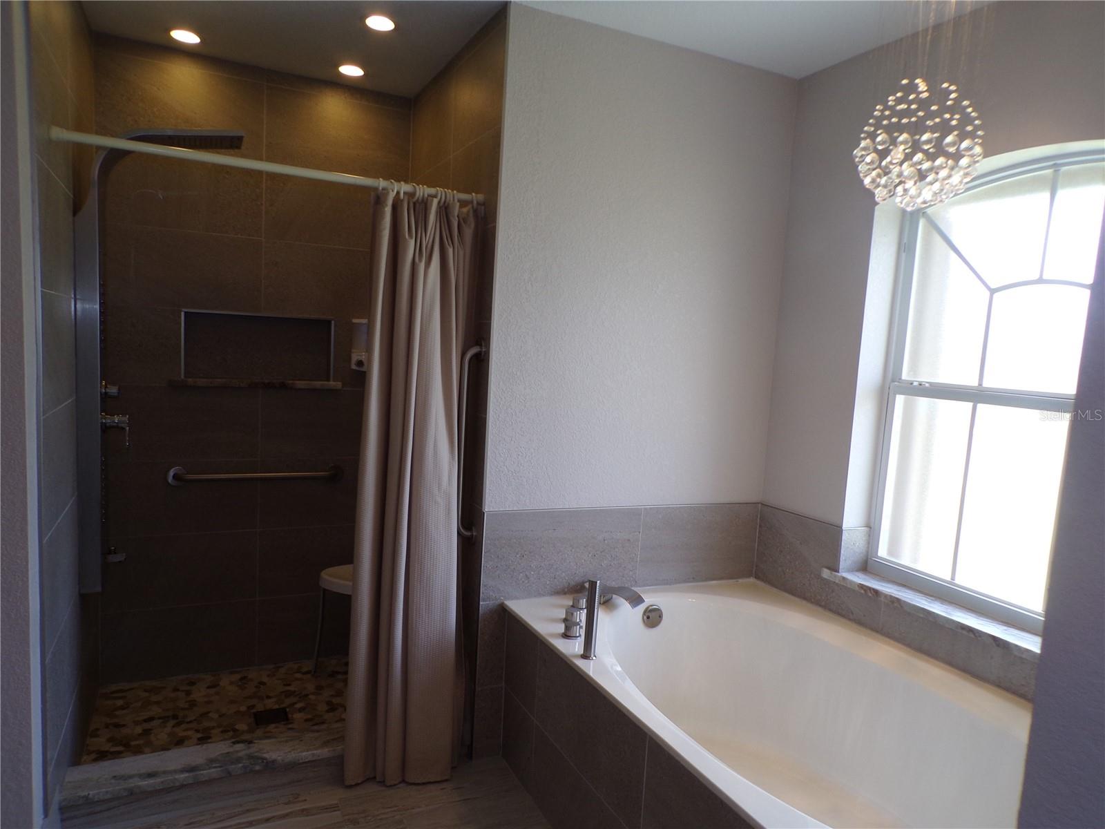 Image 18 of 41 For 4942 Ariton Road