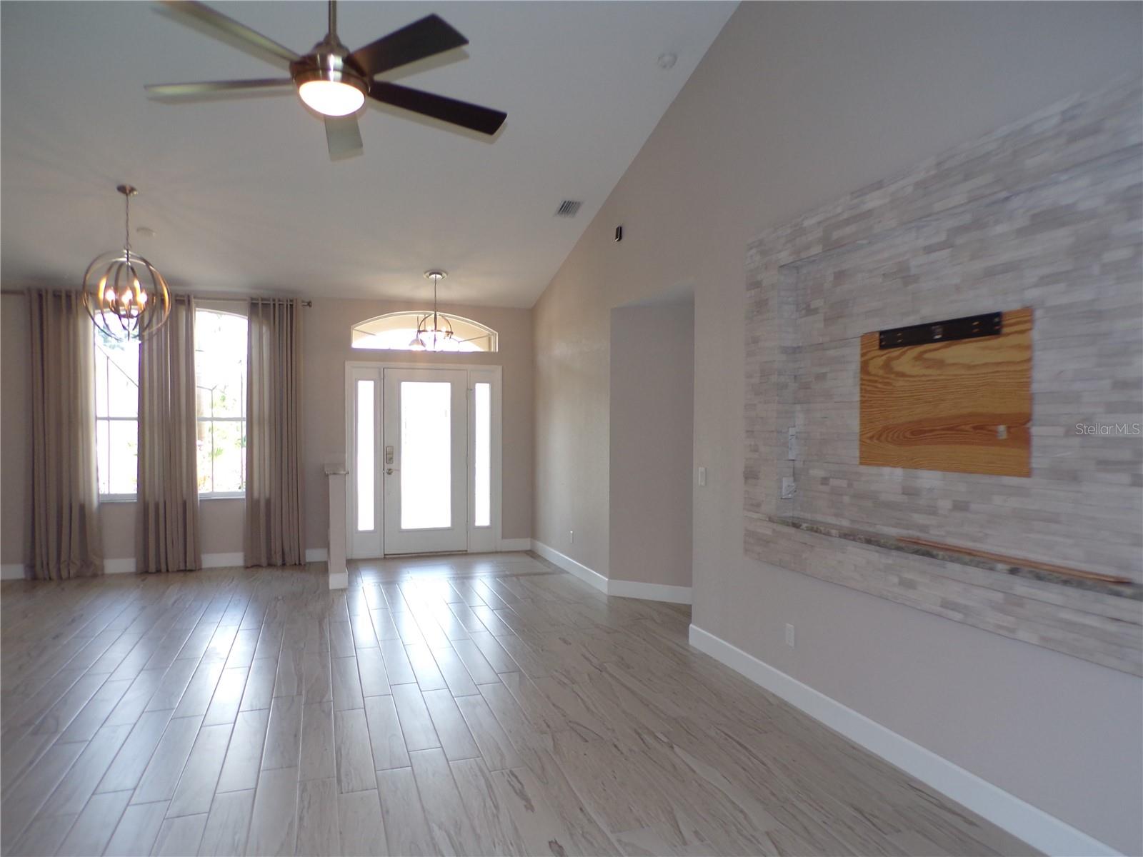 Image 4 of 41 For 4942 Ariton Road