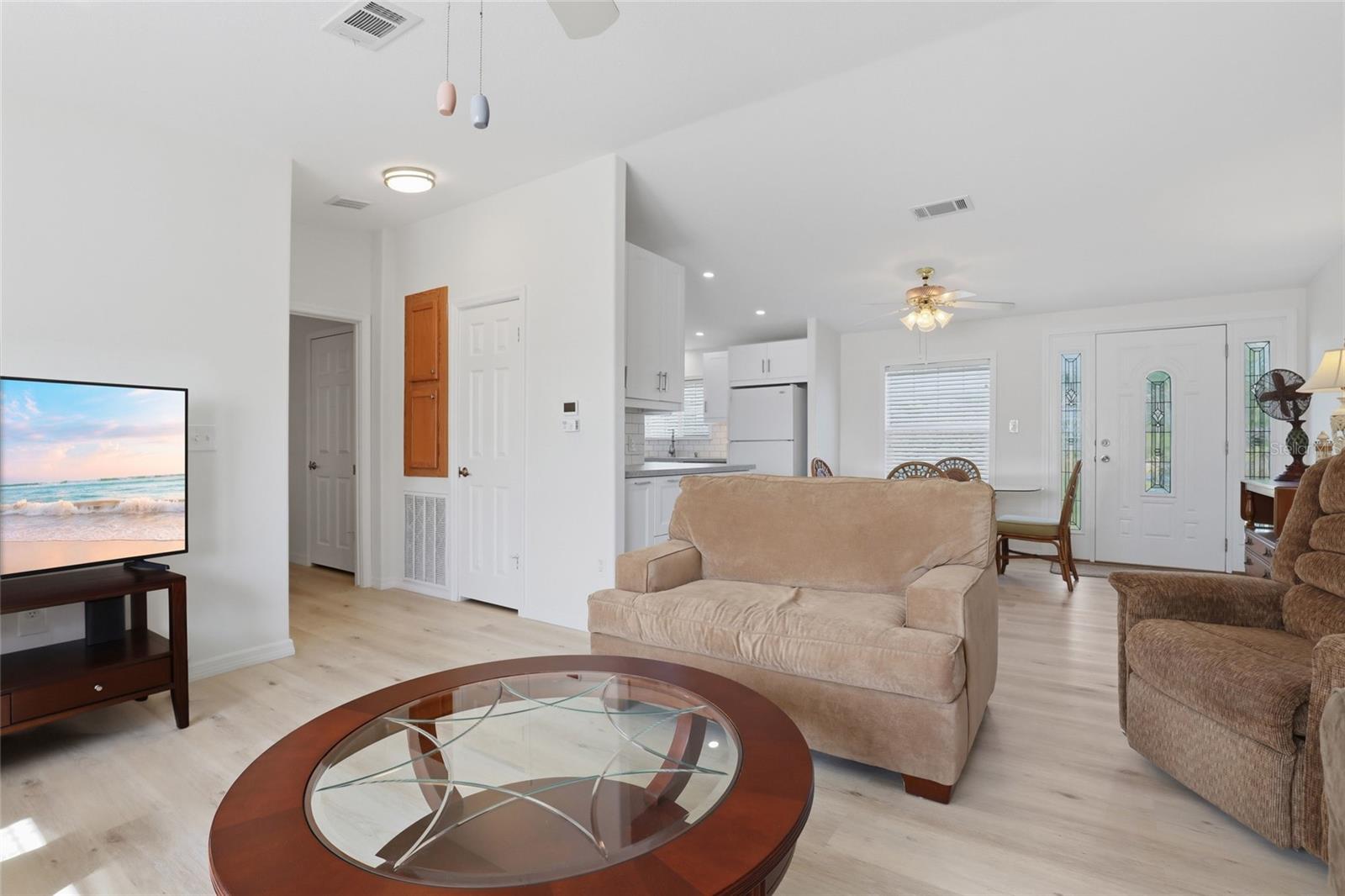 Image 17 of 41 For 29228 Edgewood Street