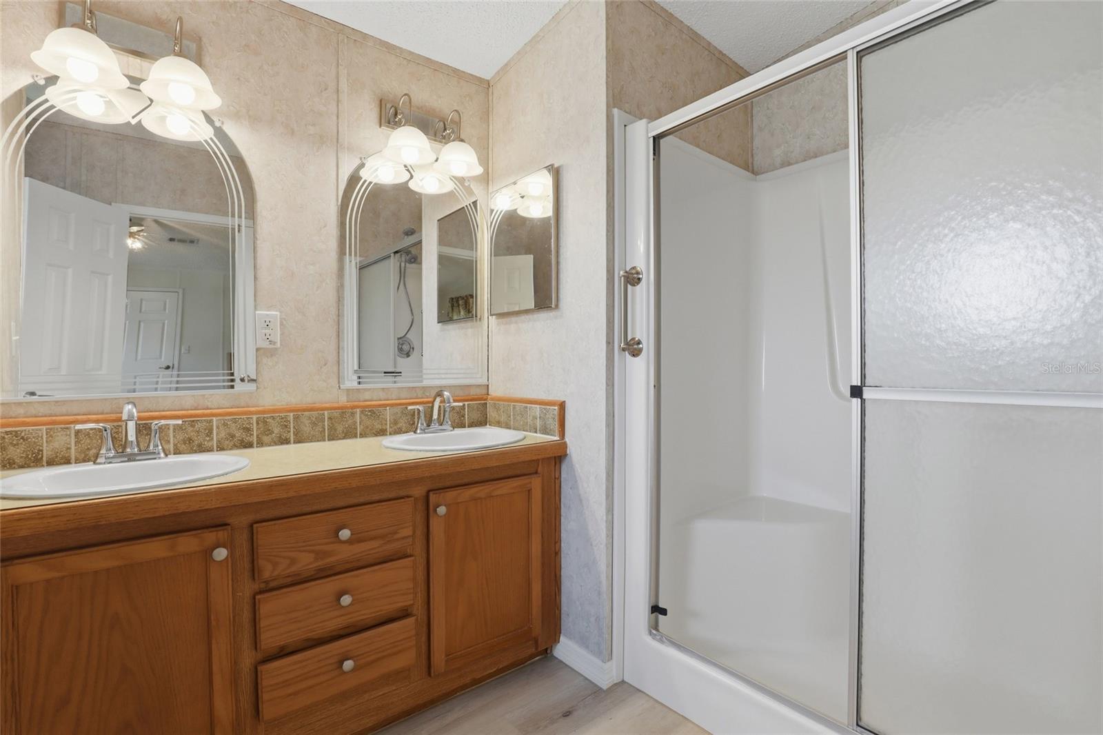 Image 25 of 41 For 29228 Edgewood Street