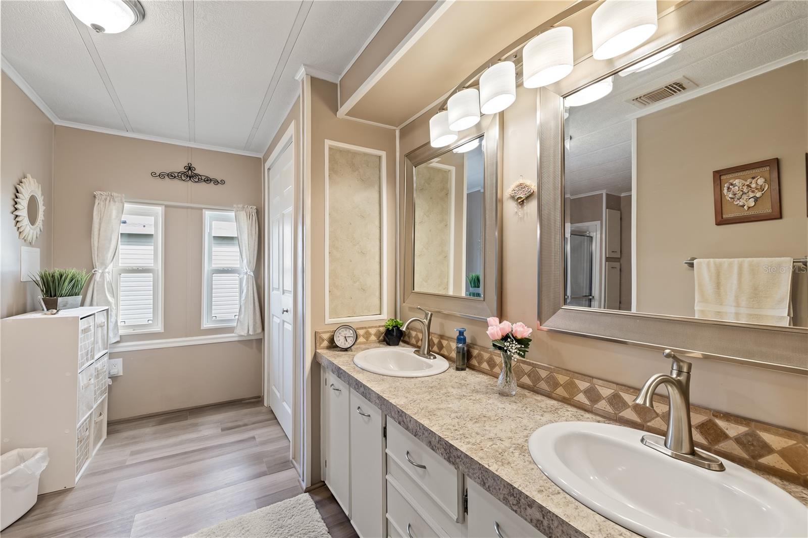 Image 17 of 27 For 809 Villa Del Sol Drive