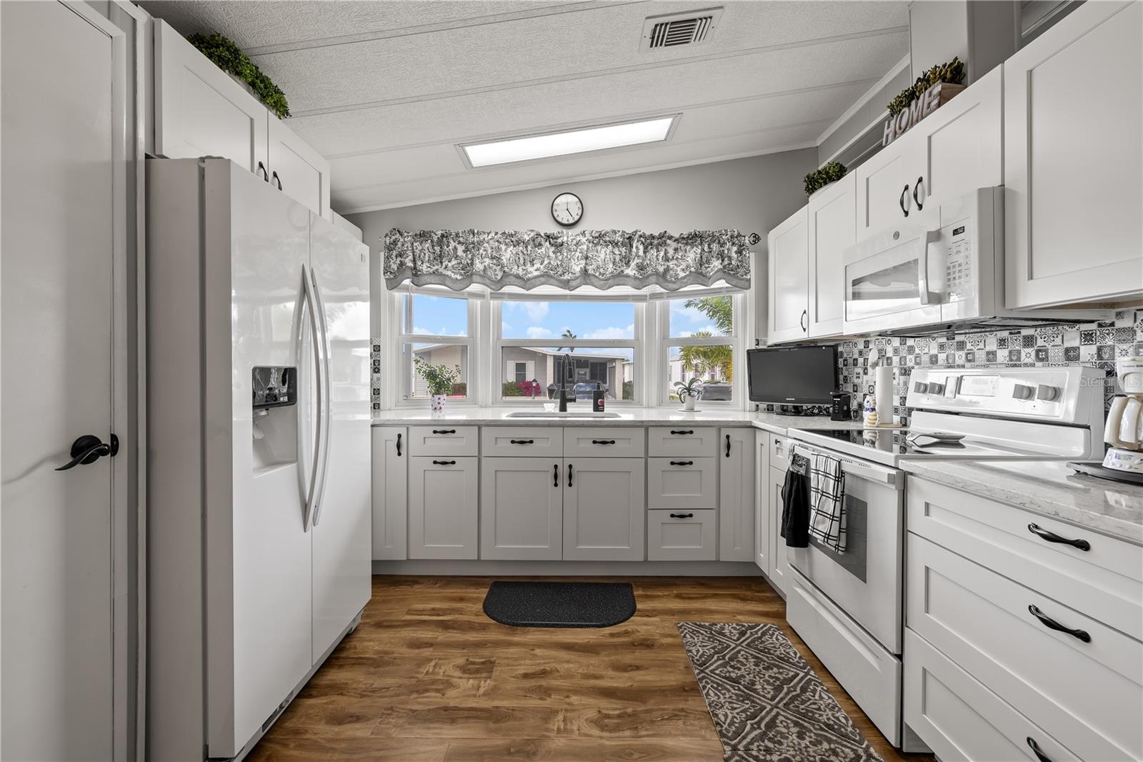 Image 3 of 27 For 809 Villa Del Sol Drive