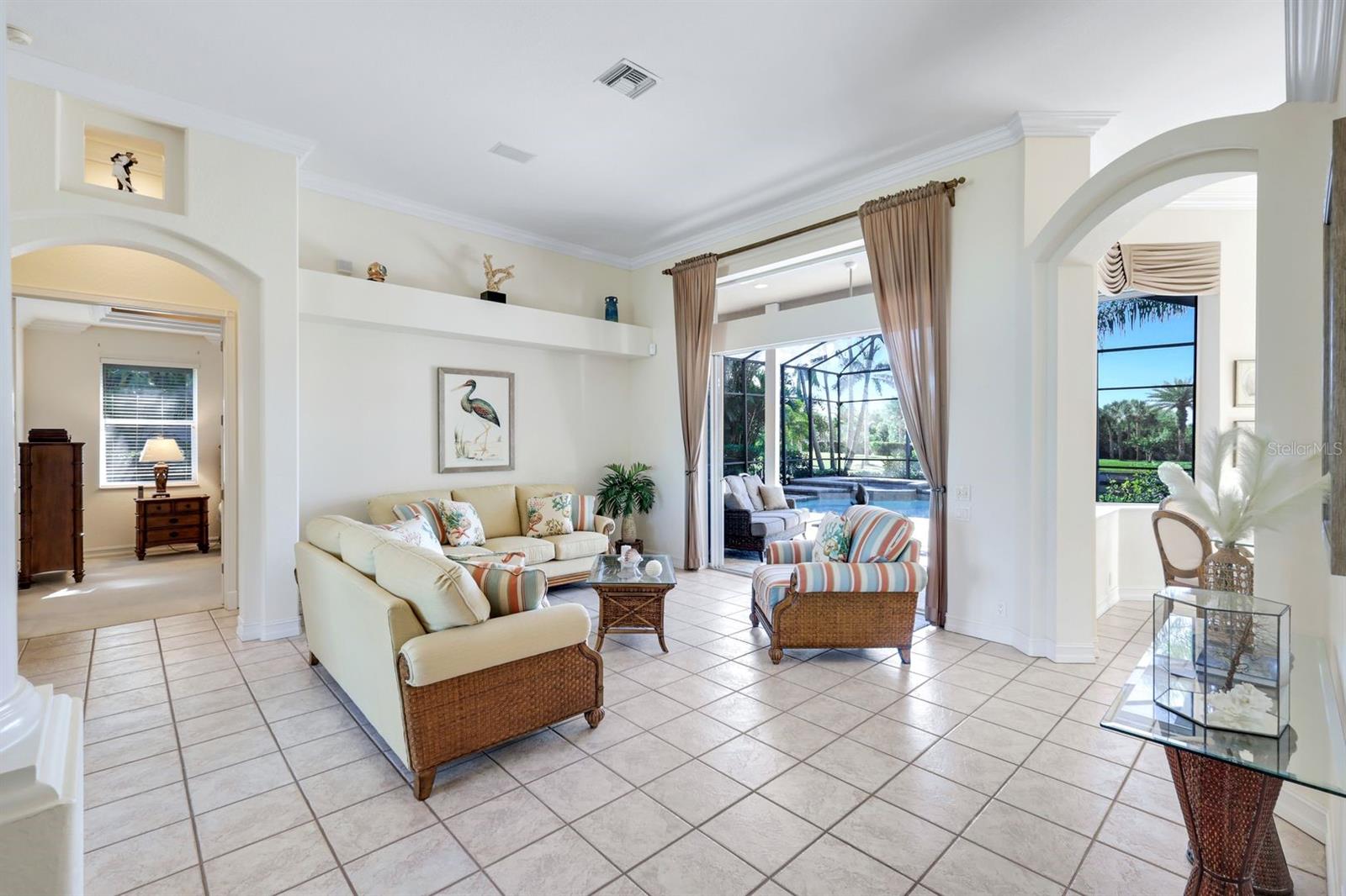 Image 11 of 55 For 2022 El Dorado Parkway W