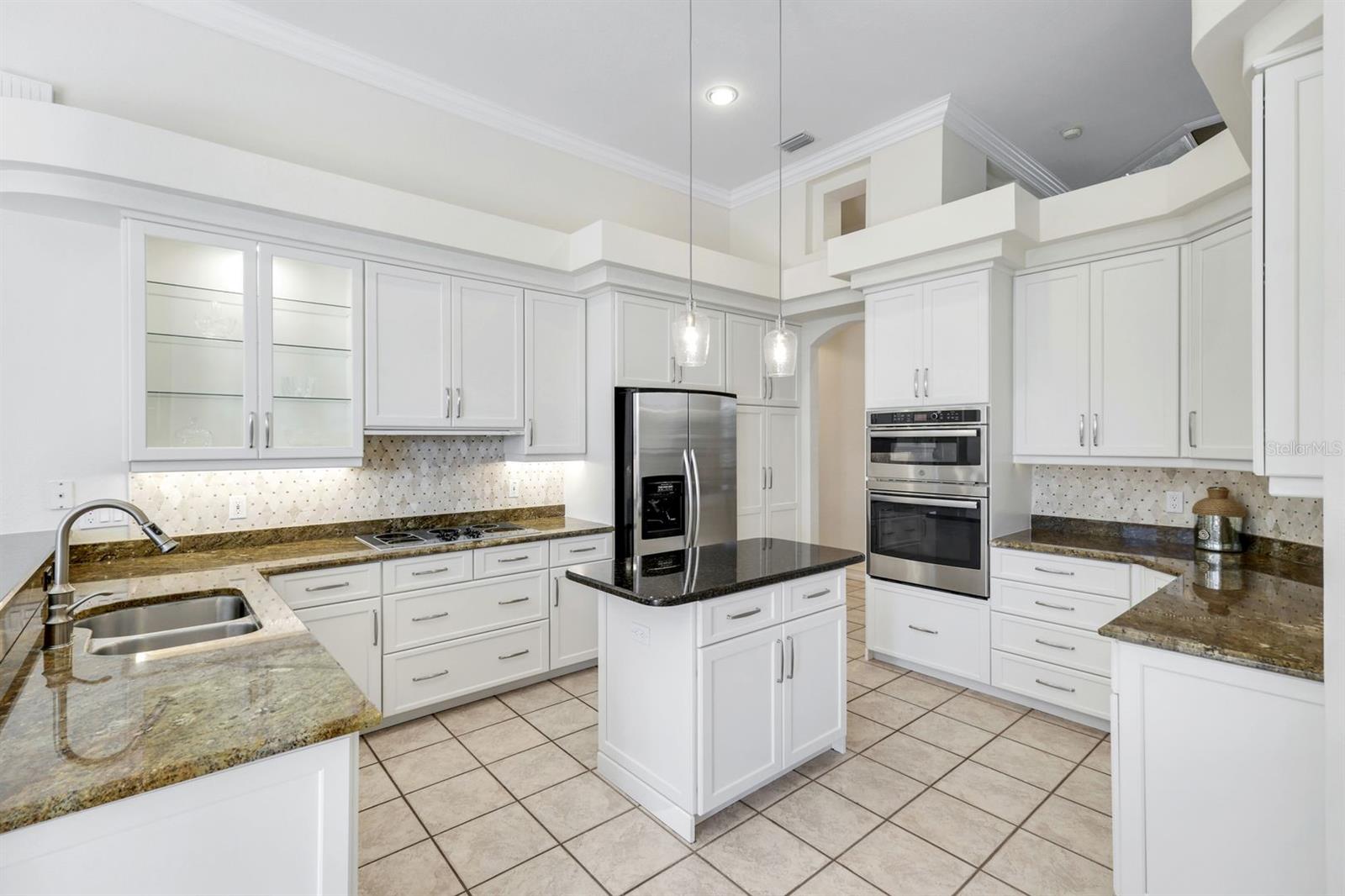 Image 16 of 55 For 2022 El Dorado Parkway W