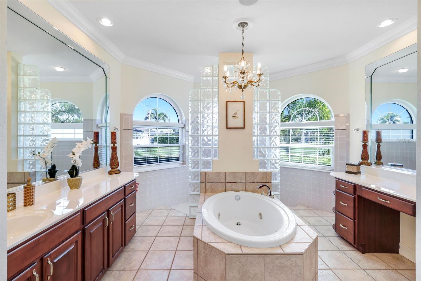 Image 27 of 55 For 2022 El Dorado Parkway W