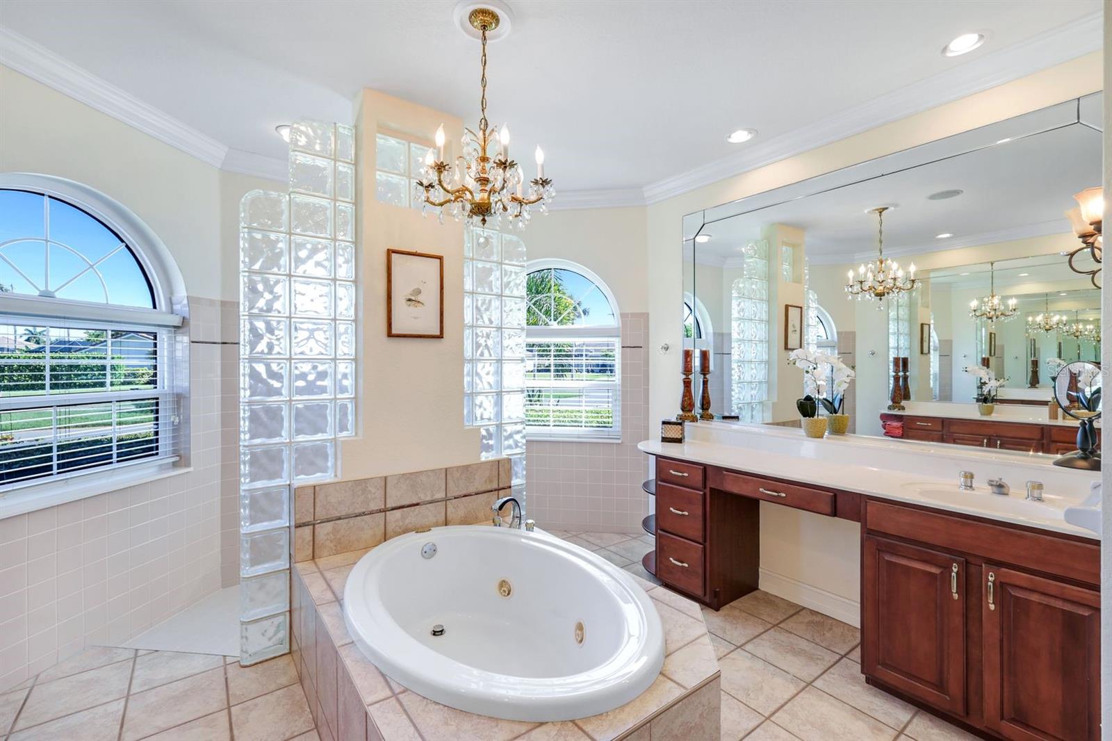 Image 28 of 55 For 2022 El Dorado Parkway W