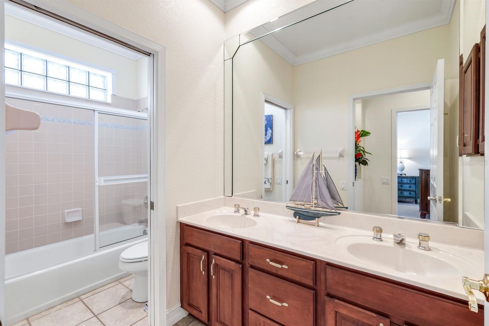 Image 32 of 55 For 2022 El Dorado Parkway W