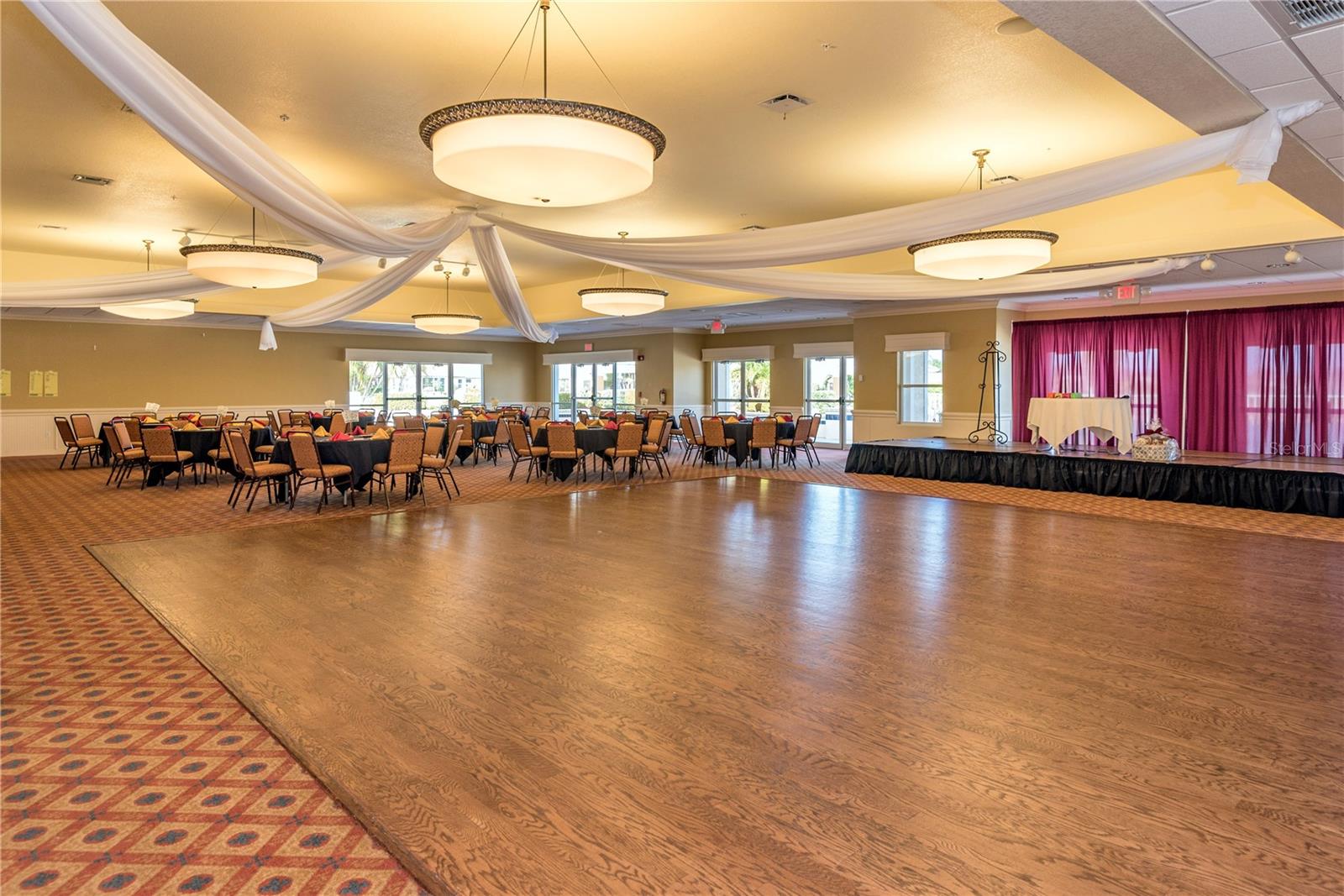 Image 21 of 29 For 1670 Royal Court