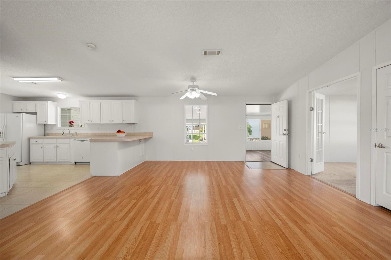 Image 10 of 47 For 1000 Kings Highway 128