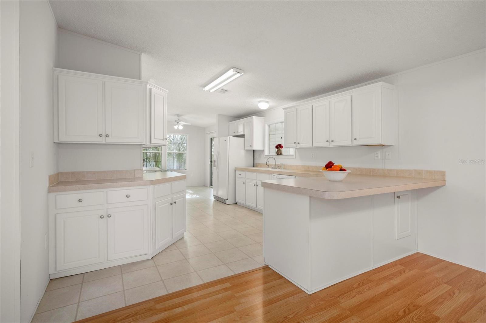 Image 12 of 47 For 1000 Kings Highway 128