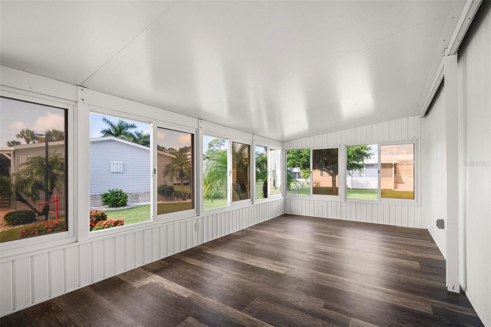 Image 2 of 47 For 1000 Kings Highway 128