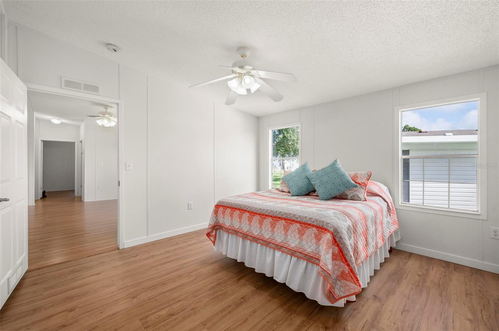 Image 20 of 47 For 1000 Kings Highway 128