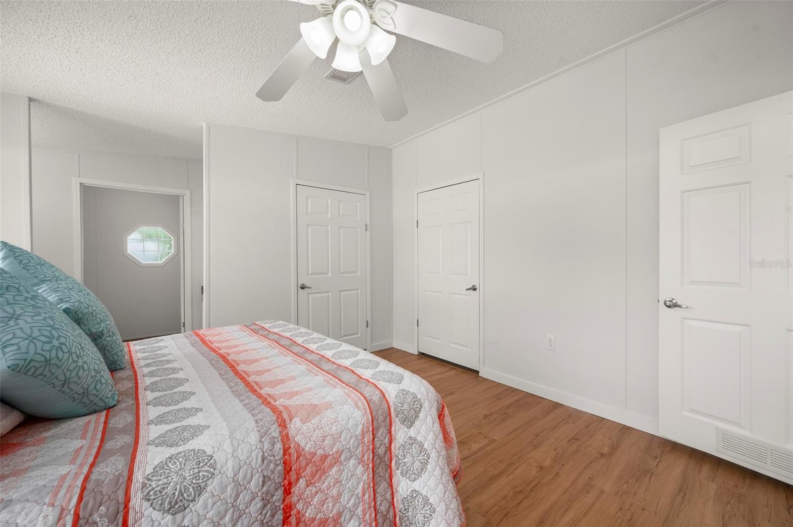 Image 21 of 47 For 1000 Kings Highway 128