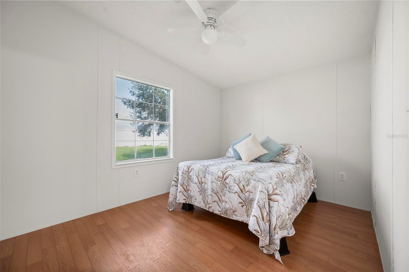 Image 25 of 47 For 1000 Kings Highway 128