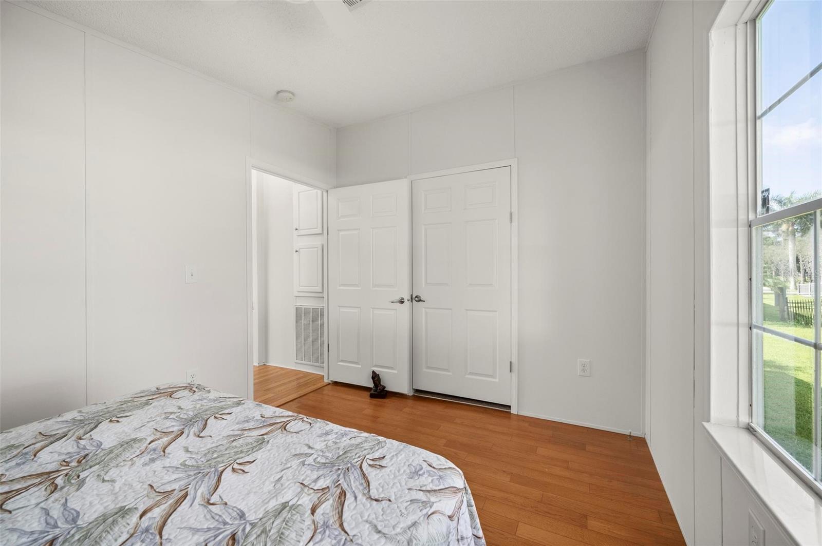 Image 26 of 47 For 1000 Kings Highway 128